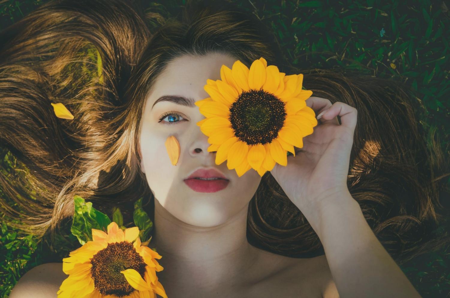 Studenti al lavoro nel laboratorio pratico durante una sessione di taglio avanzato