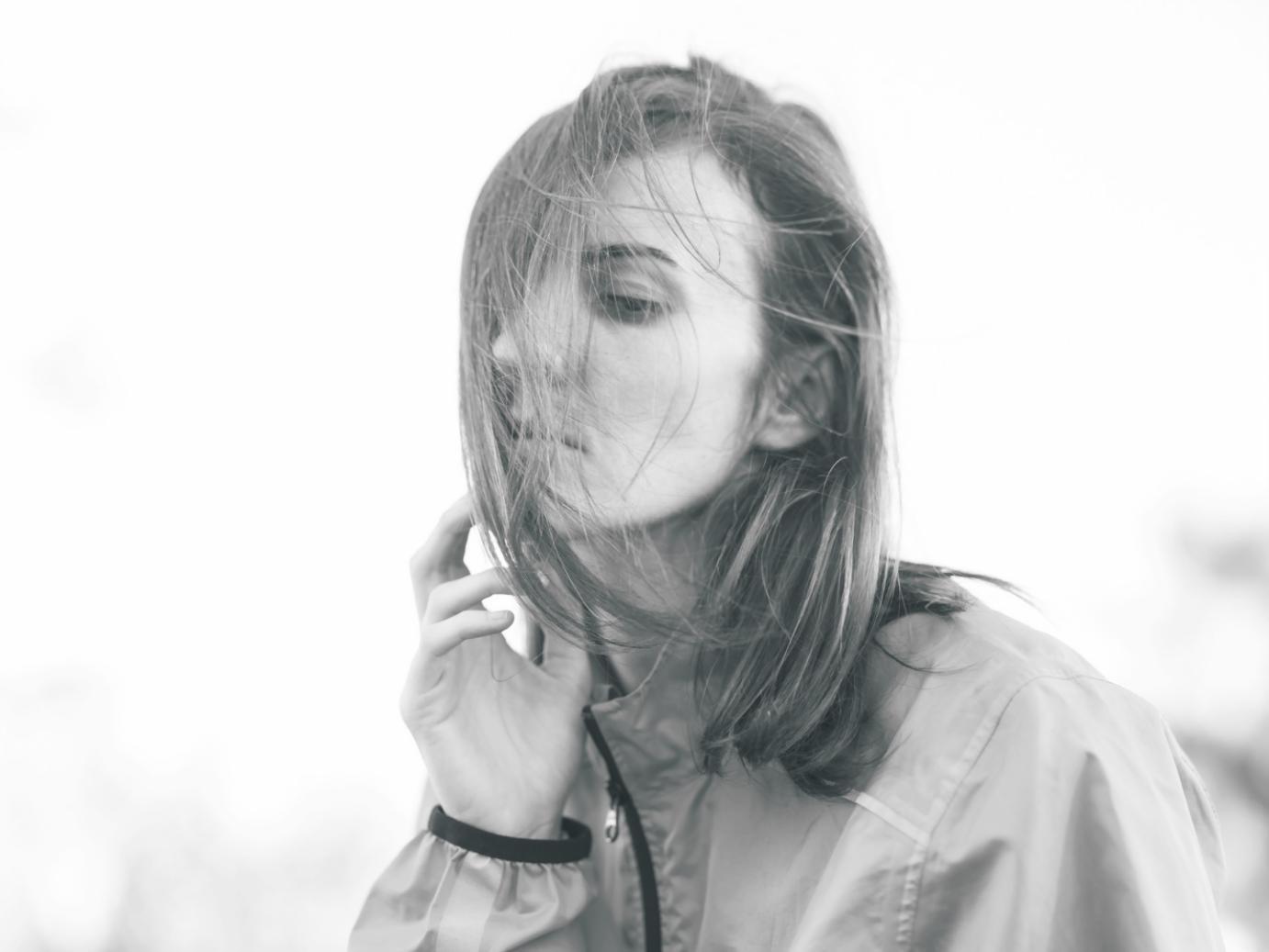 Dettaglio delle postazioni di lavoro attrezzate con strumenti professionali